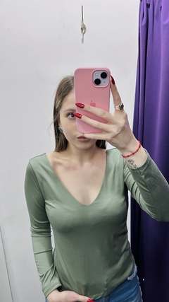 Camiseta escote en internet