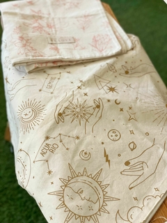 Funda de almohadón 50x50 - universo mostaza - El Garashito