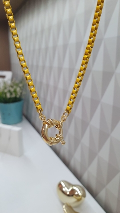 Colar amarelo, com FECHO BÓIA ALMARE, banhado em ouro 18k.