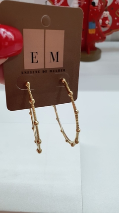 Brinco de argola médio com microbolinhas, com pontinho de zircônia, banhado em ouro 18k. - loja online