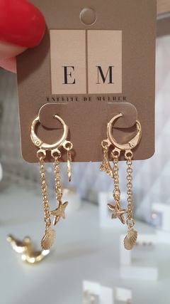 Brinco de argolinha com pingentes de estrela do mar, concha e rabo de sereia AL MARE, banhado em ouro 18K. - comprar online