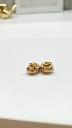 Brinco INFANTIL ARGOLINHA PONTILHADA, banho ouro 18K. - comprar online