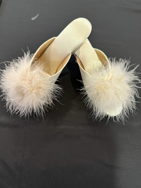 CHINELAS DE RASO CON PLUMITAS. TACO CHINO. (ART. JFCHINE03)