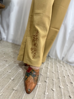 PANTALON BORDADO - CALA (90317) - comprar online
