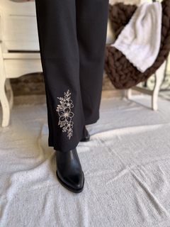 PANTALON BORDADO - CALA (90317) en internet