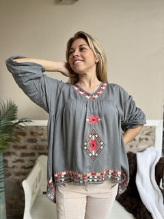 BLUSA BORDADA VOLADOS (SO02) en internet
