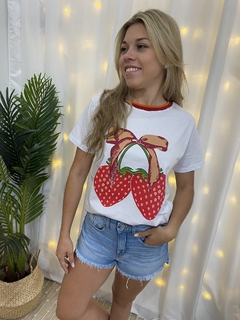 REMERA - STRAWBERRY (MG2420) - Magda