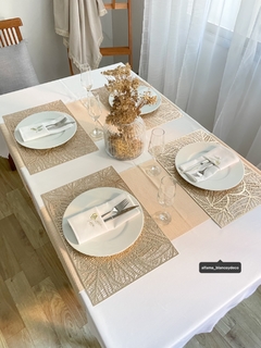 Imagen de INDIVIDUAL RECTANGULAR - PLATO DE SITIO PVC | GOLD