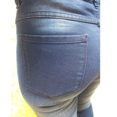 Jeans chupín localizado en internet