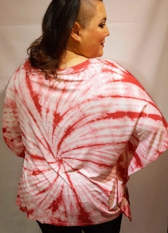 Remera-poncho batik en internet