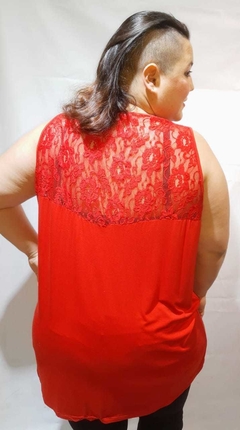 Musculosa bretel ancho con encaje y collar Love - comprar online