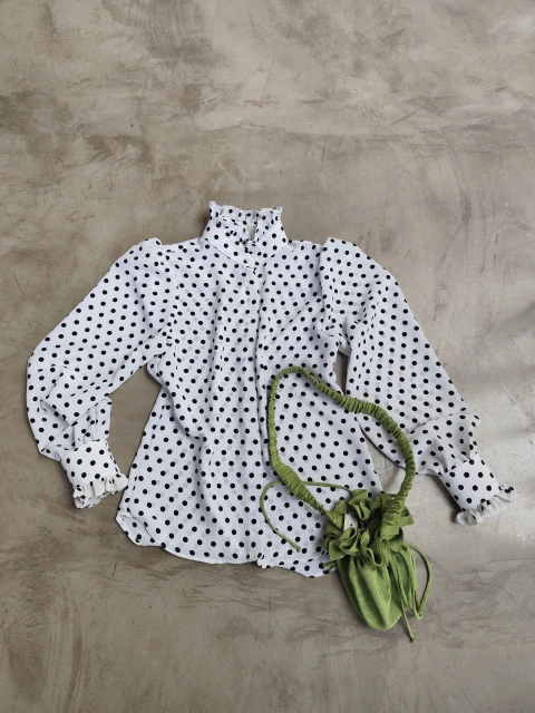 Camisa La nueva romántica lunares