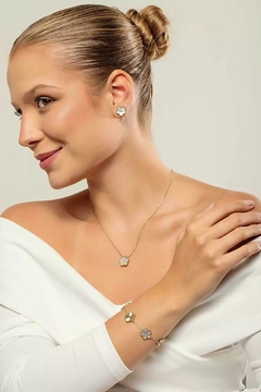 PULSEIRA FLOR MADREPEROLA APP - comprar online