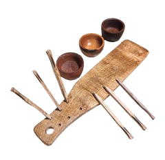 Set De Picada En Algarrobo, Tabla + 3 Cazuela + 6 Pinches A - D&G REGALERÍA