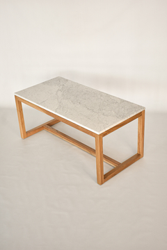 Mesa baja Felipe - Madera Petiribi y Mármol Carrara.