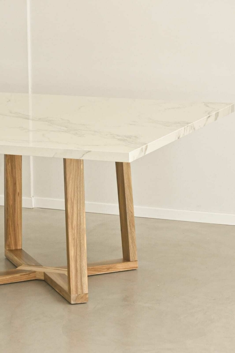 Mesa Alta Emma - Petiribi y Dekton Calacatta Natura.
