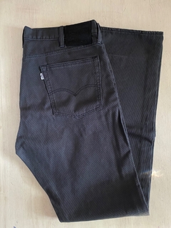 JEAN LEVI’S GRIS OSCURO