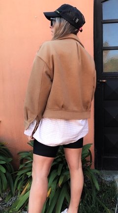 Campera Malena (camel + negro) en internet