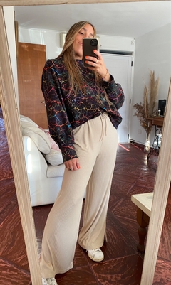 Buzo Comfy estampa rayos en internet