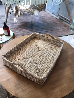 BANDEJA SEAGRASS RECTANGULAR CON MANIJA - Lula Home