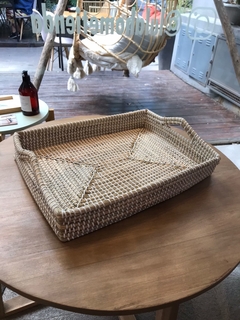 BANDEJA SEAGRASS RECTANGULAR CON MANIJA - tienda online