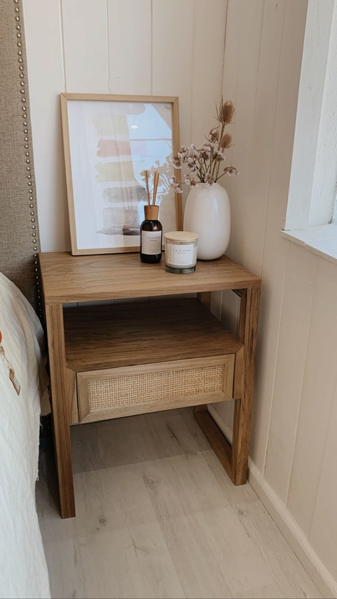 MESA DE LUZ CON ESTANTE Y ESTERILLA