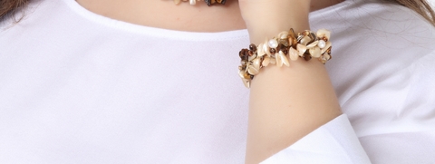 Pulseira em crochê no arame Pedras Naturais -Maria