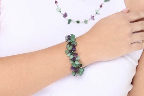 Pulseira em crochê no arame Pedras Naturais - Ametista/ Quartzo verde