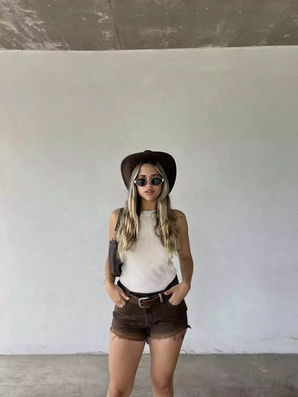 short Niki brown