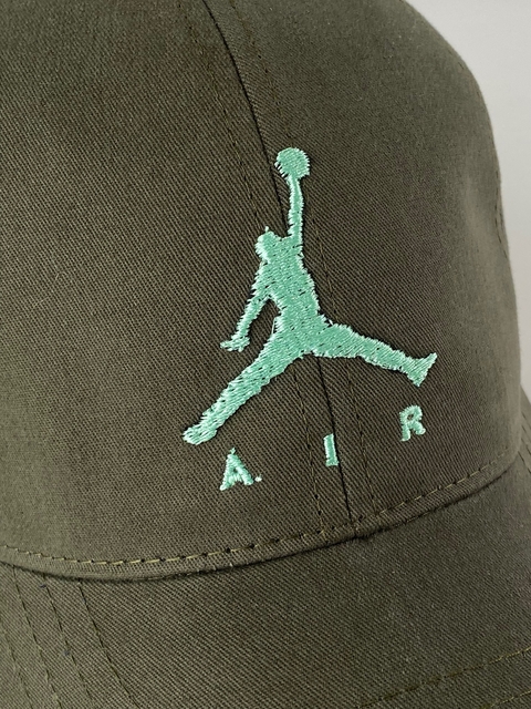 Gorra Jordan verde militar con verde agua