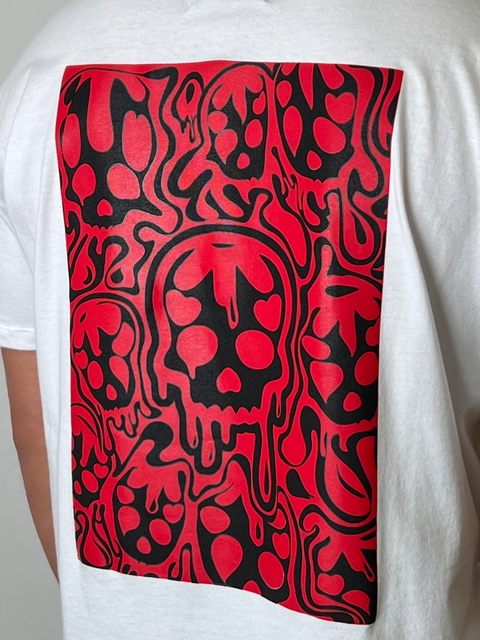 Remera over skull blanca