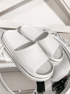 OJOTAS SLIPPERS WHITE - comprar online