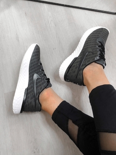 ZAPAS NIKE GREY
