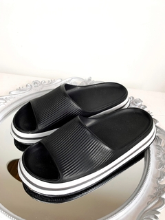 OJOTAS SLIPPERS BLACK en internet