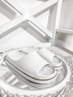 OJOTAS SLIPPERS WHITE