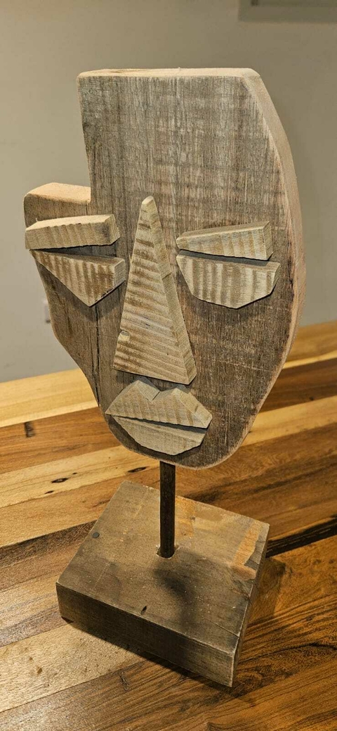 CARA EN MADERA