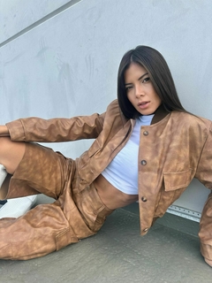 Campera de Cuero con frunce - Quiero.ar
