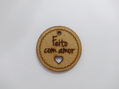Tag redonda Feito com amor de MDF recorte a laser 3,8cm - cod 8825