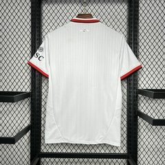 Camisa AC Milan 2025 na internet