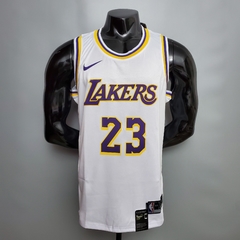 Camisa Los Angeles Lakers Silk - James 23, Davis 3, Bryant 24 na internet