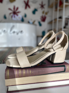 Sandalias Zoe hueso - Niza Calzados