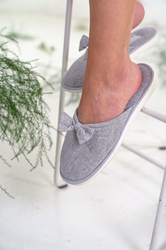 PANTUFLAS MOÑO GRIS - comprar online