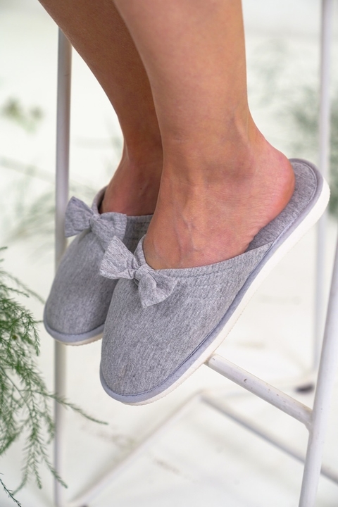 PANTUFLAS MOÑO GRIS