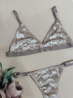 CONJUNTO JAZMIN NUDE VELVET en internet