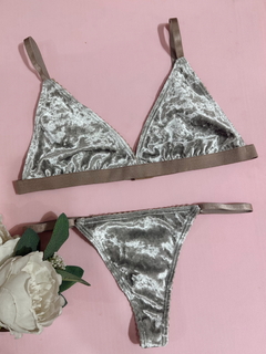 CONJUNTO JAZMIN GRIS VELVET en internet