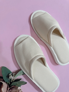 PANTUFLAS KATY NATURAL - Noeslomismo Complementos