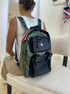 MOCHILA CATALINA VERDE MILITAR Y NEGRO - Camelia