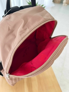 MOCHILA IMPERMEABLE KAKY - LAS OREIRO - Camelia