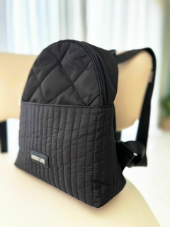 MOCHILA IMPERMEABLE BLACK - LAS OREIRO - comprar online