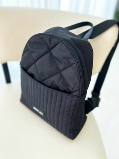 Imagen de MOCHILA IMPERMEABLE BLACK - LAS OREIRO